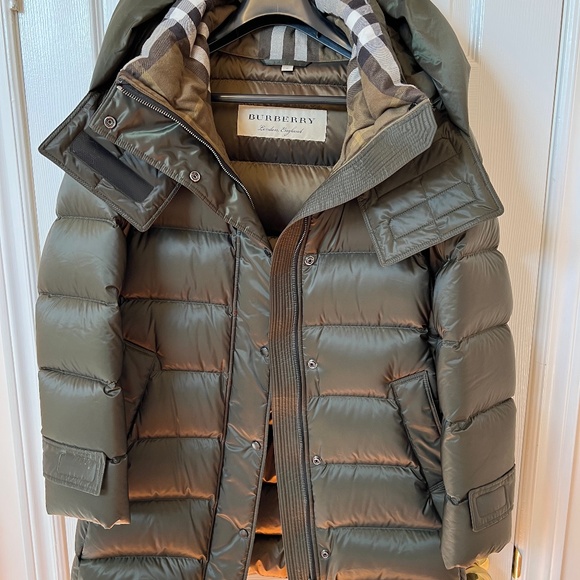 Burberry Women’s Winter Coat Medium New - Picture 1 of 3